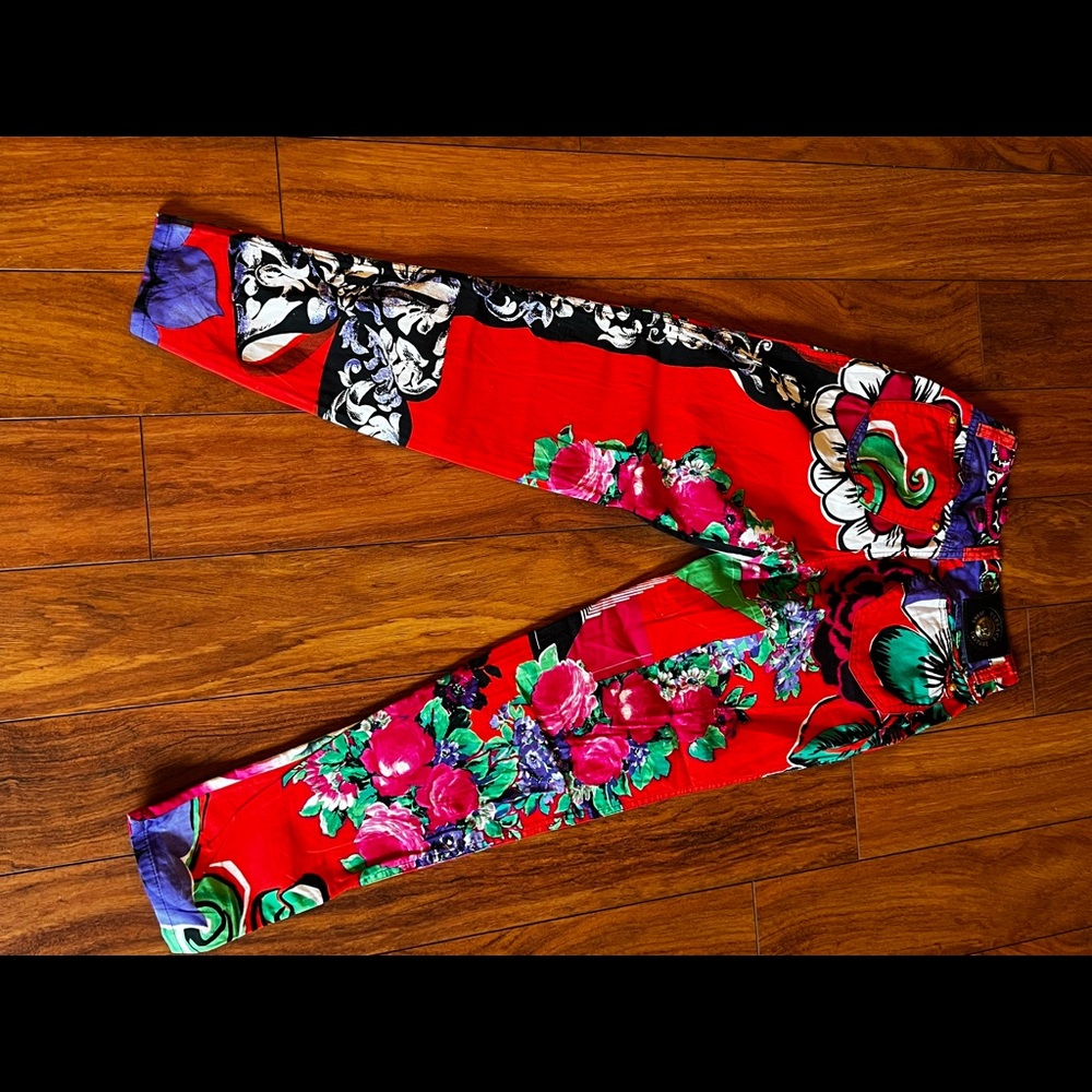 Great condition. Versace Couture Floral Jeans. High waisted, straight leg - Picture 2 of 6